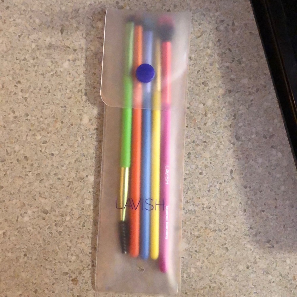 Lavish brush set